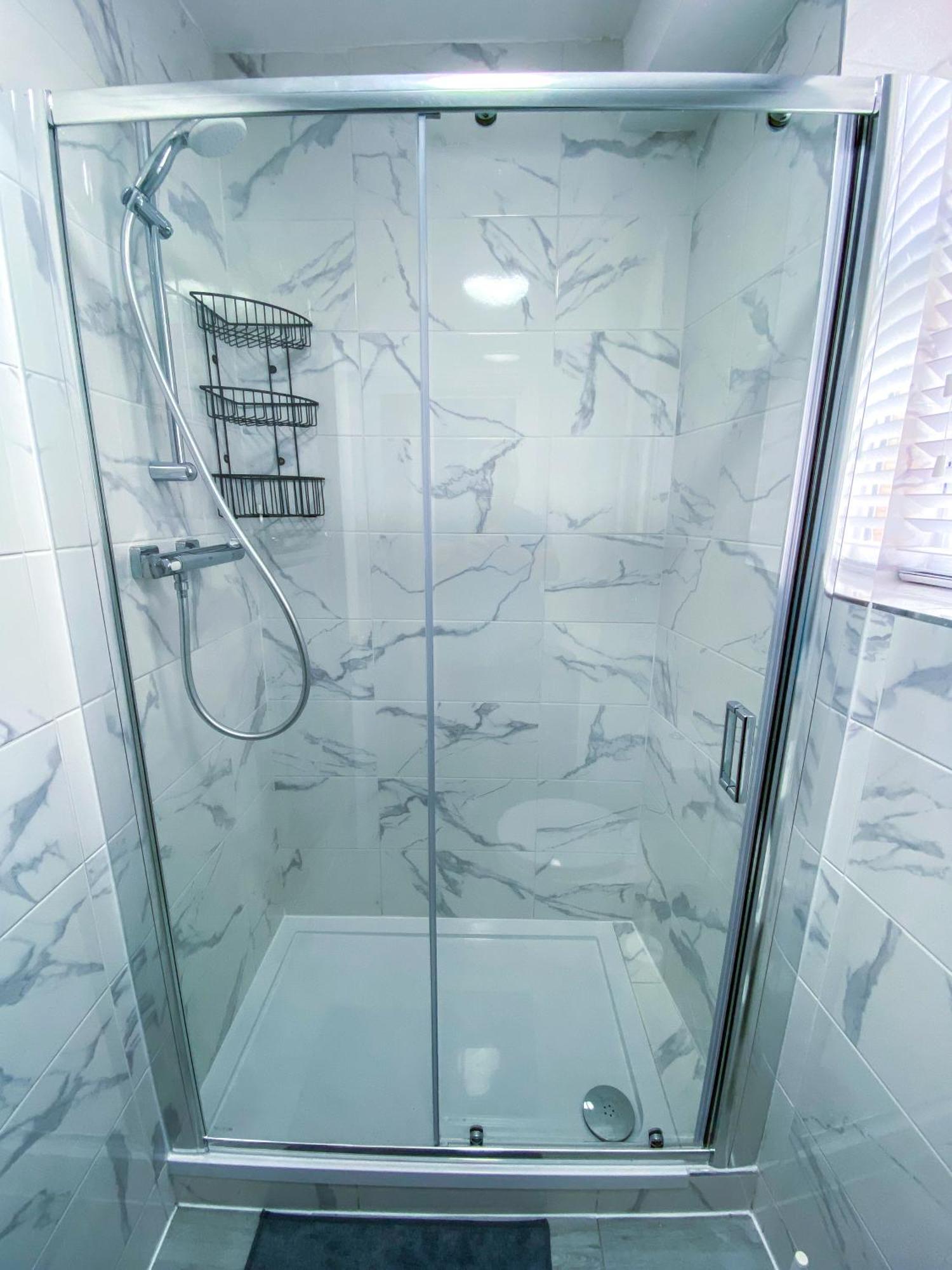 Modern 1-Bedroom Flat, 5 Guest, London - F2 Eksteriør billede